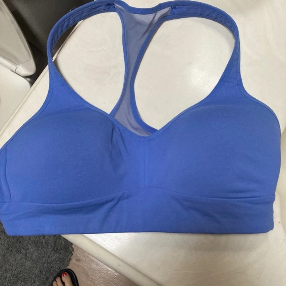 Lululemon size 6 sports bra